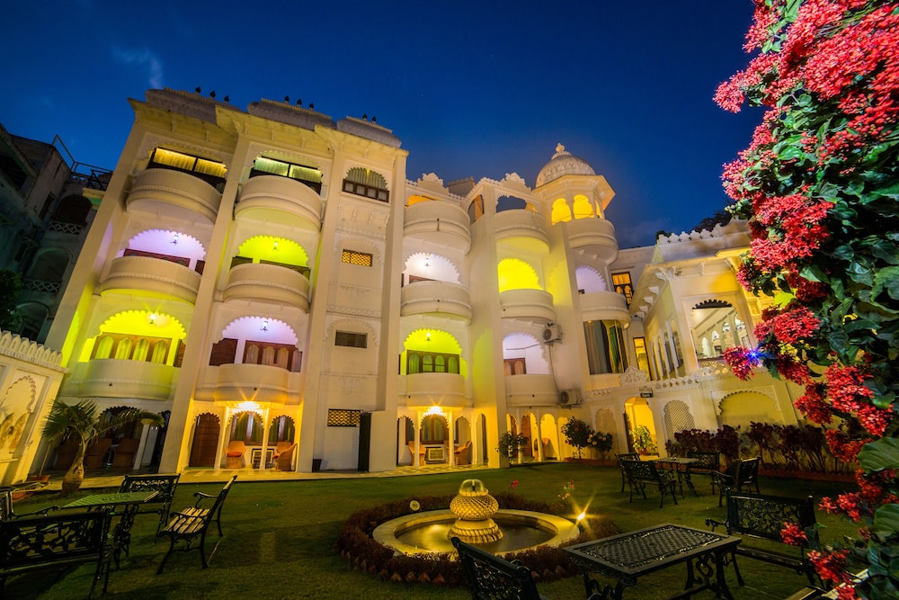 Hotel Swaroop Vilas 1/49