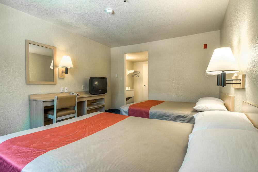 Beach Side Inn Anaheim 10/24