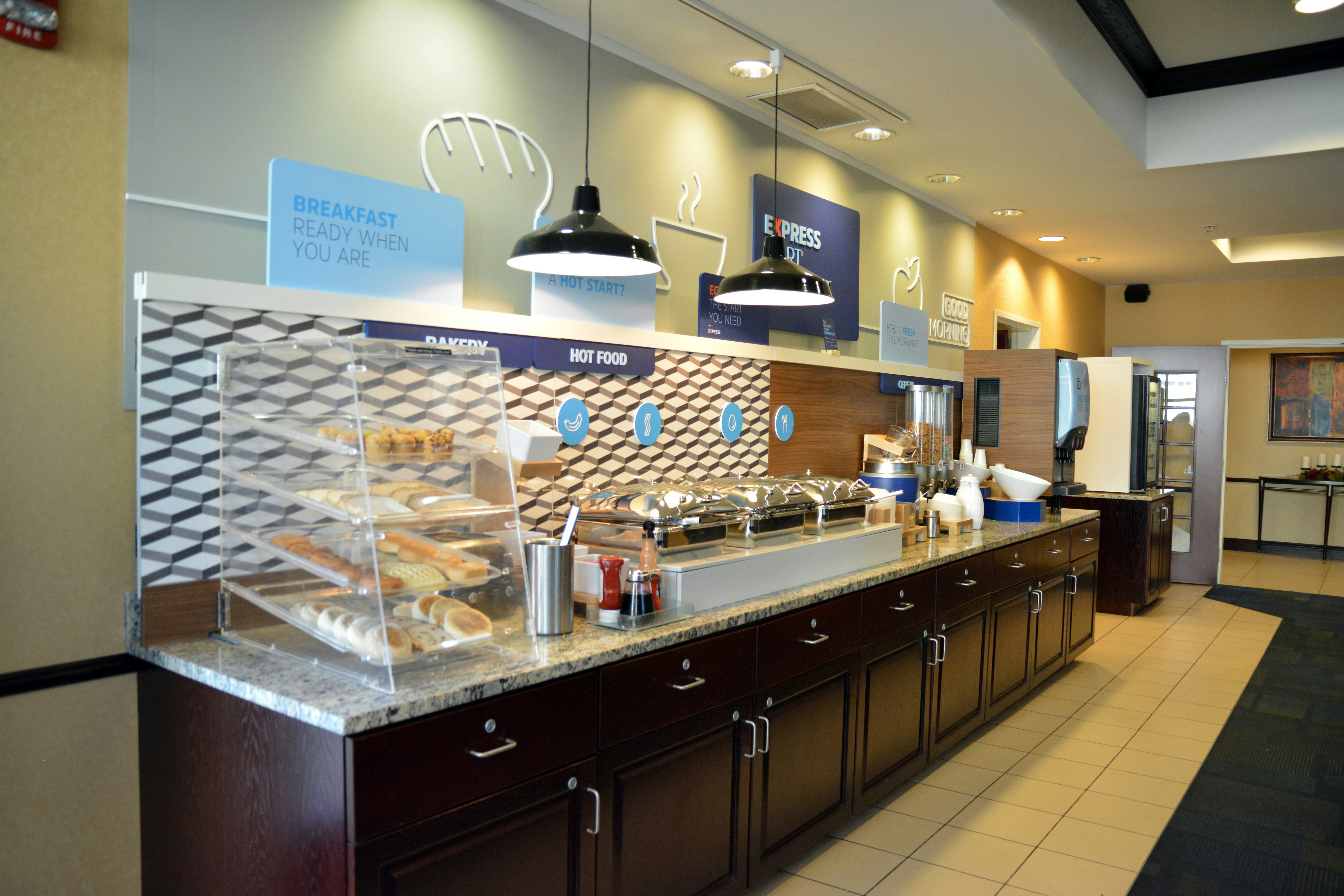 Holiday Inn Express & Suites Youngstown West - Austintown 11/38