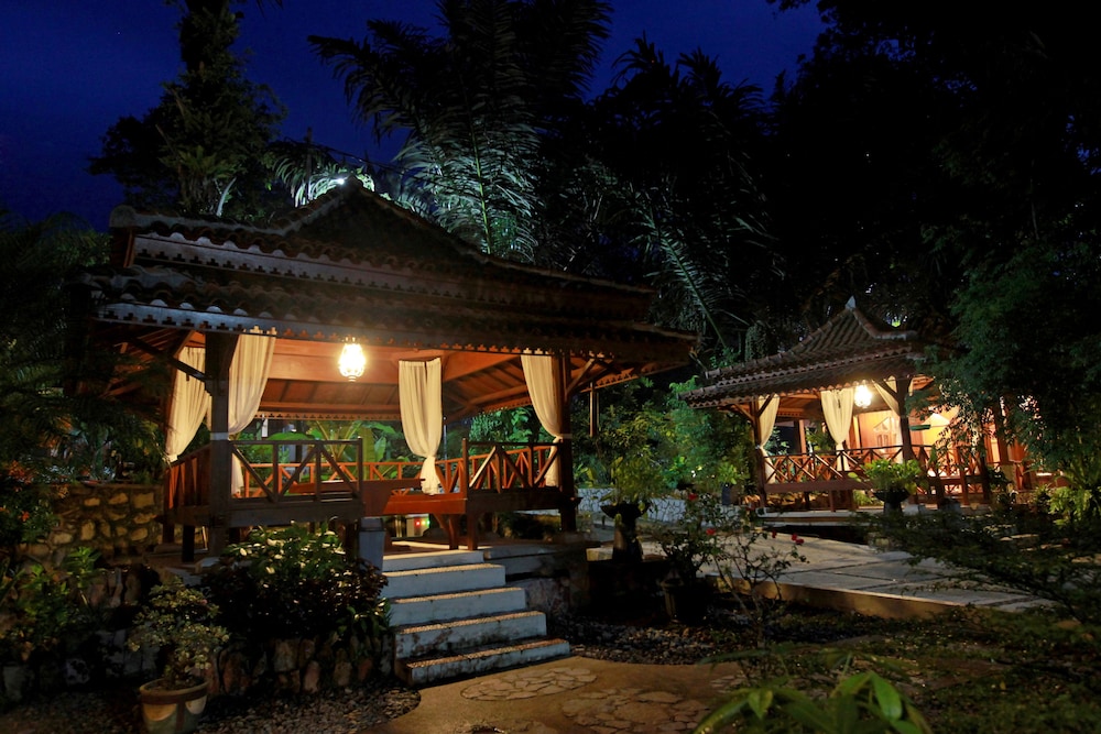 Green Tropical Village Hotel Resort 10/61
