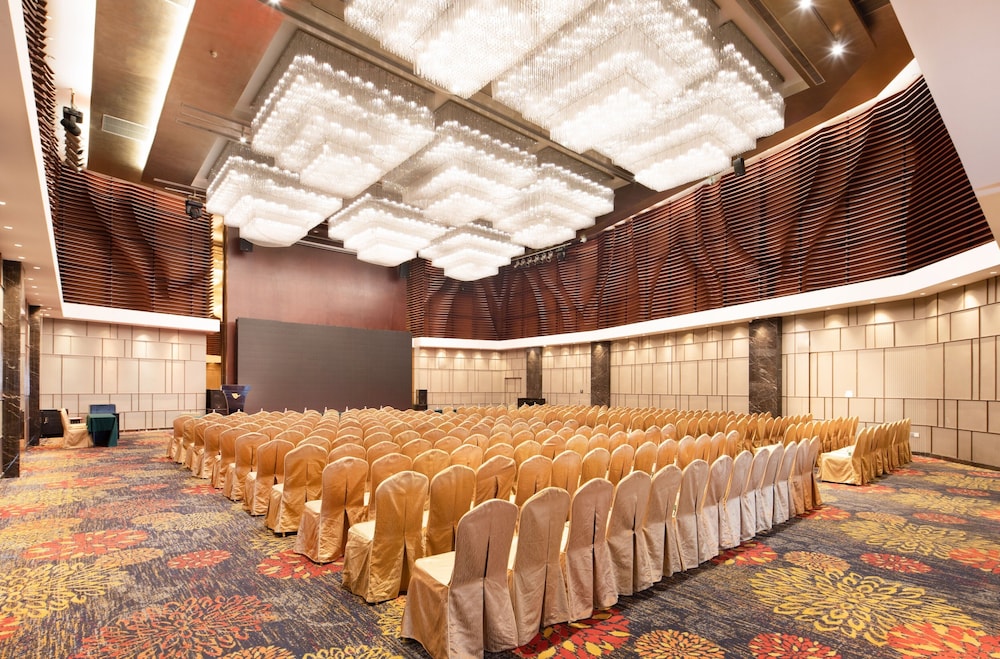 L Gem Hotel 25/50