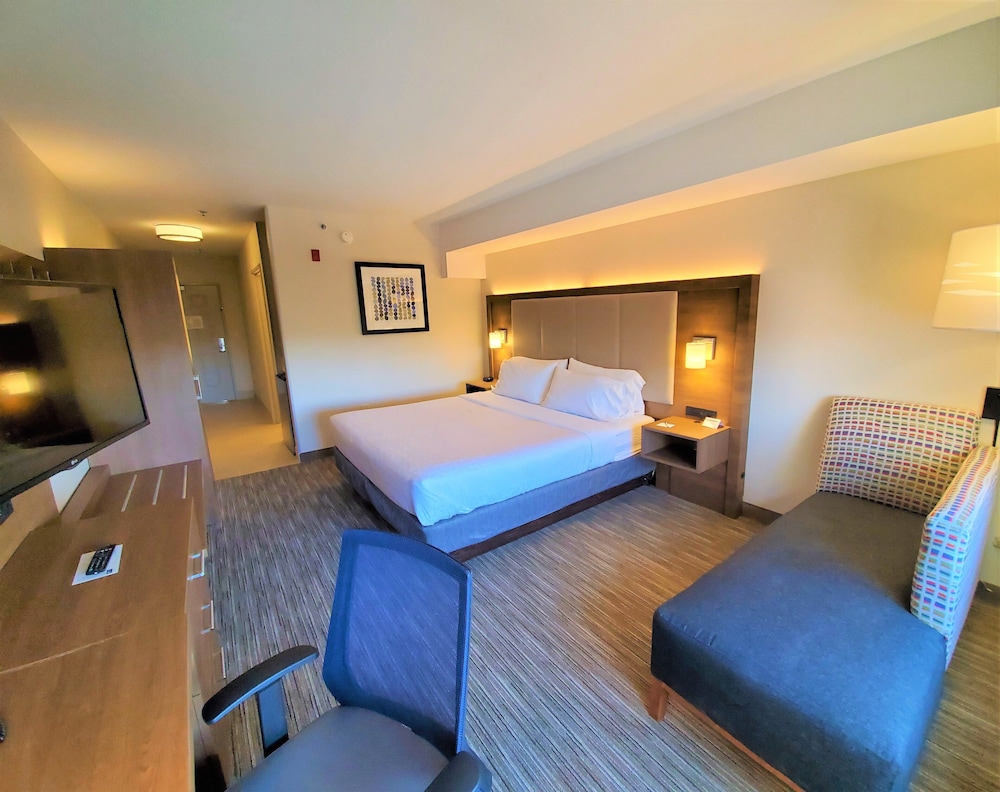 Holiday Inn Express & Suites Seattle North - Lynnwood 11/39