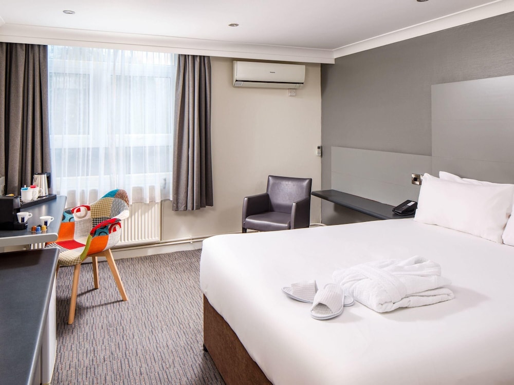 PRIVILEGE, DOUBLE BED