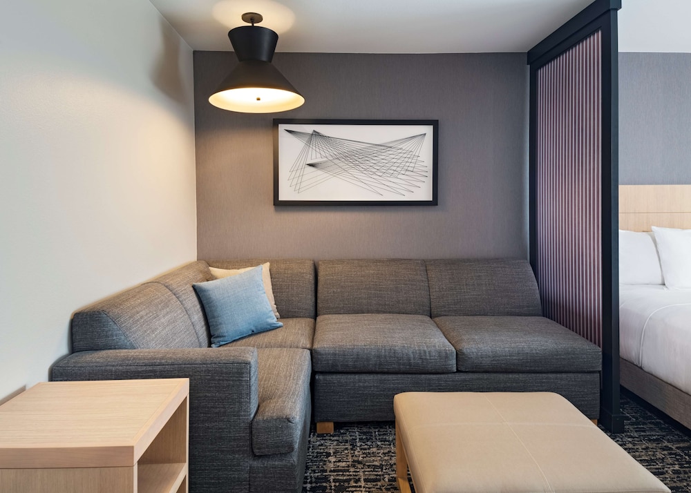 Hyatt Place Austin / Lake Travis / Four Points 38/55