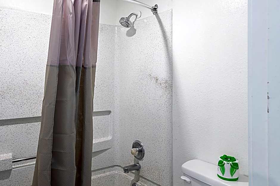 Motel6 Blue Springs, MO 24/24