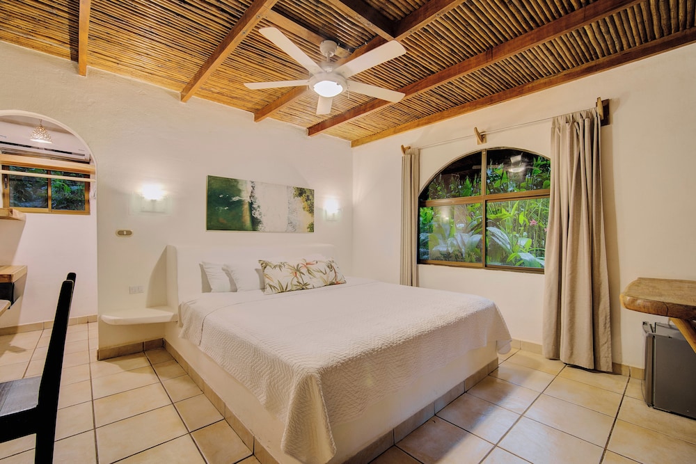 غرفة سوبيريور بسرير كينج بإطلالة على الحديقة، Cariblue Beach Jungle Resort 4/10