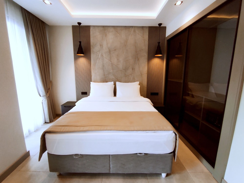 Chronos Beach Hotel 12/50