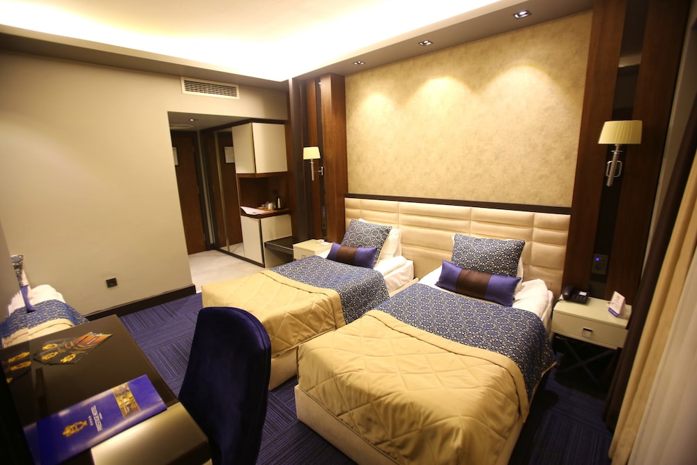 Prestige Hotel 11/49