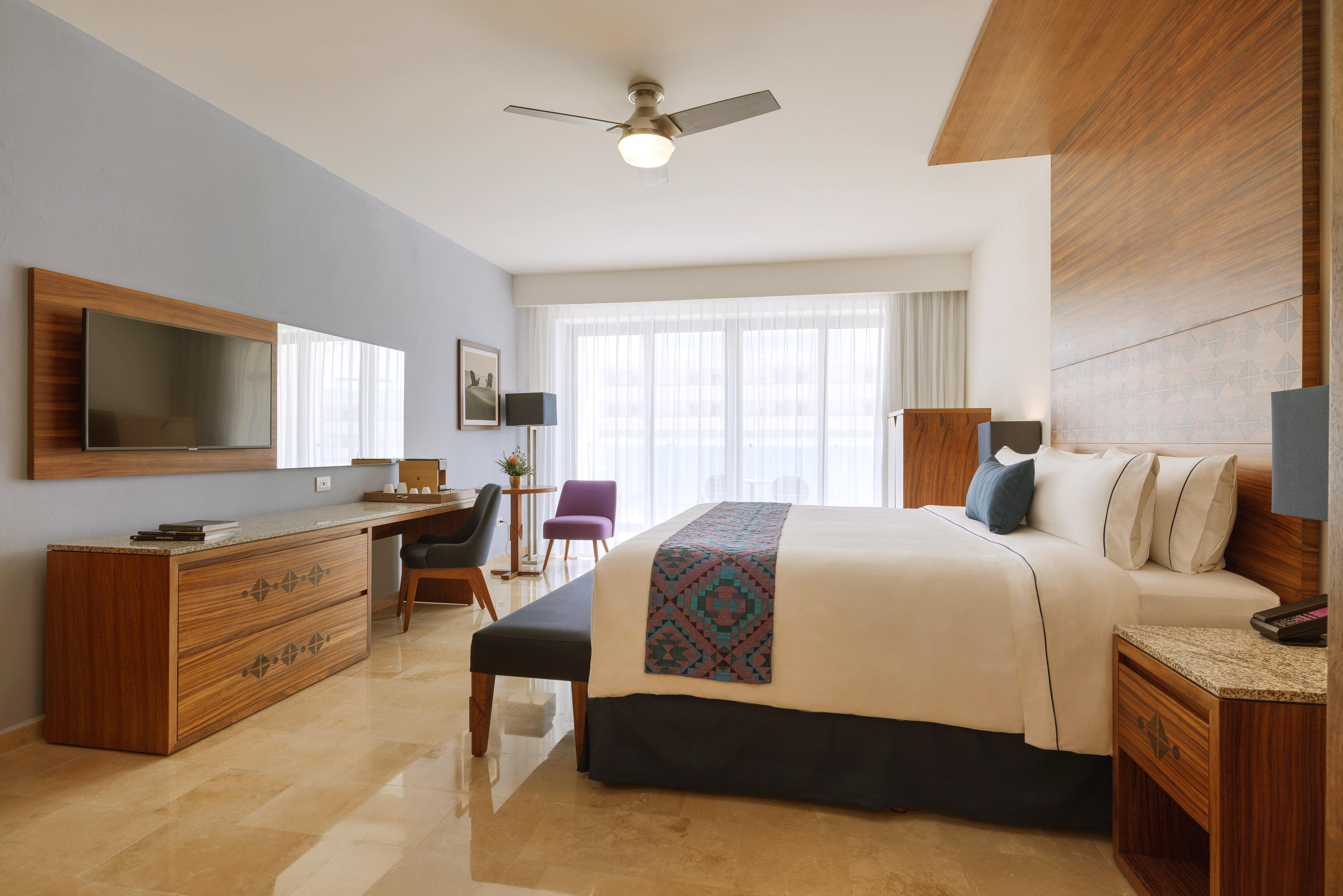 Junior Suite, King Bed, Sea View, Balcony