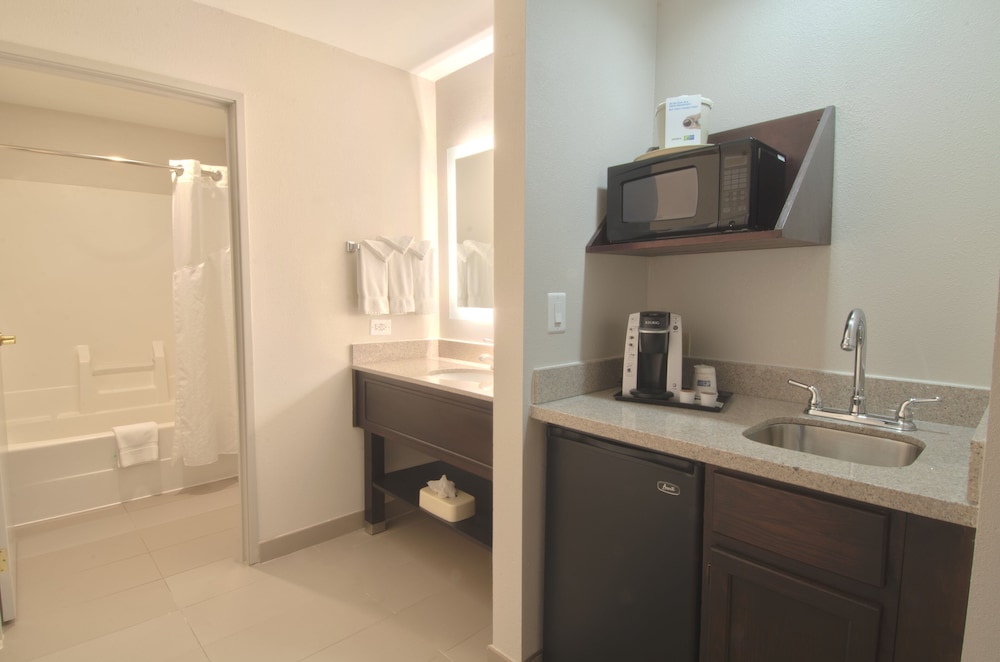 Holiday Inn Express Hotel And Suites Chicago Libertyville 21/63