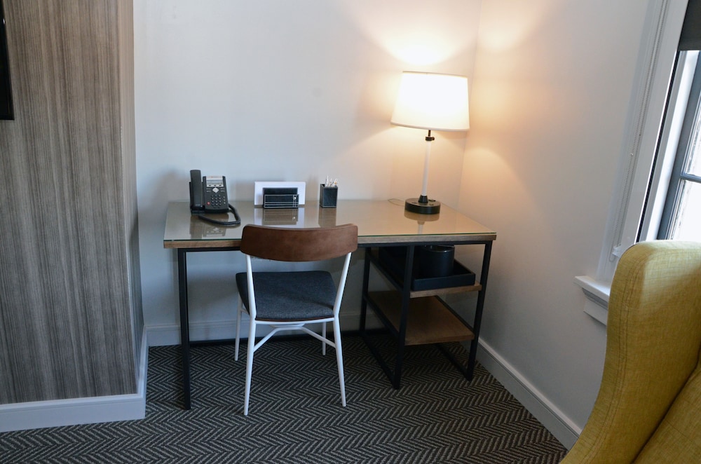 Samuel Elbert Hotel 25/39