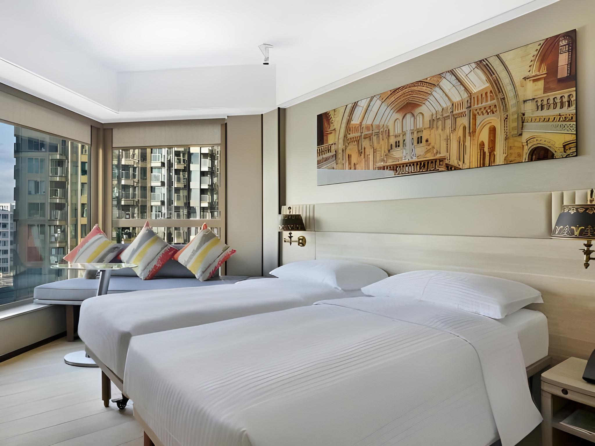 Clover, Twin Beds, Side Sea View