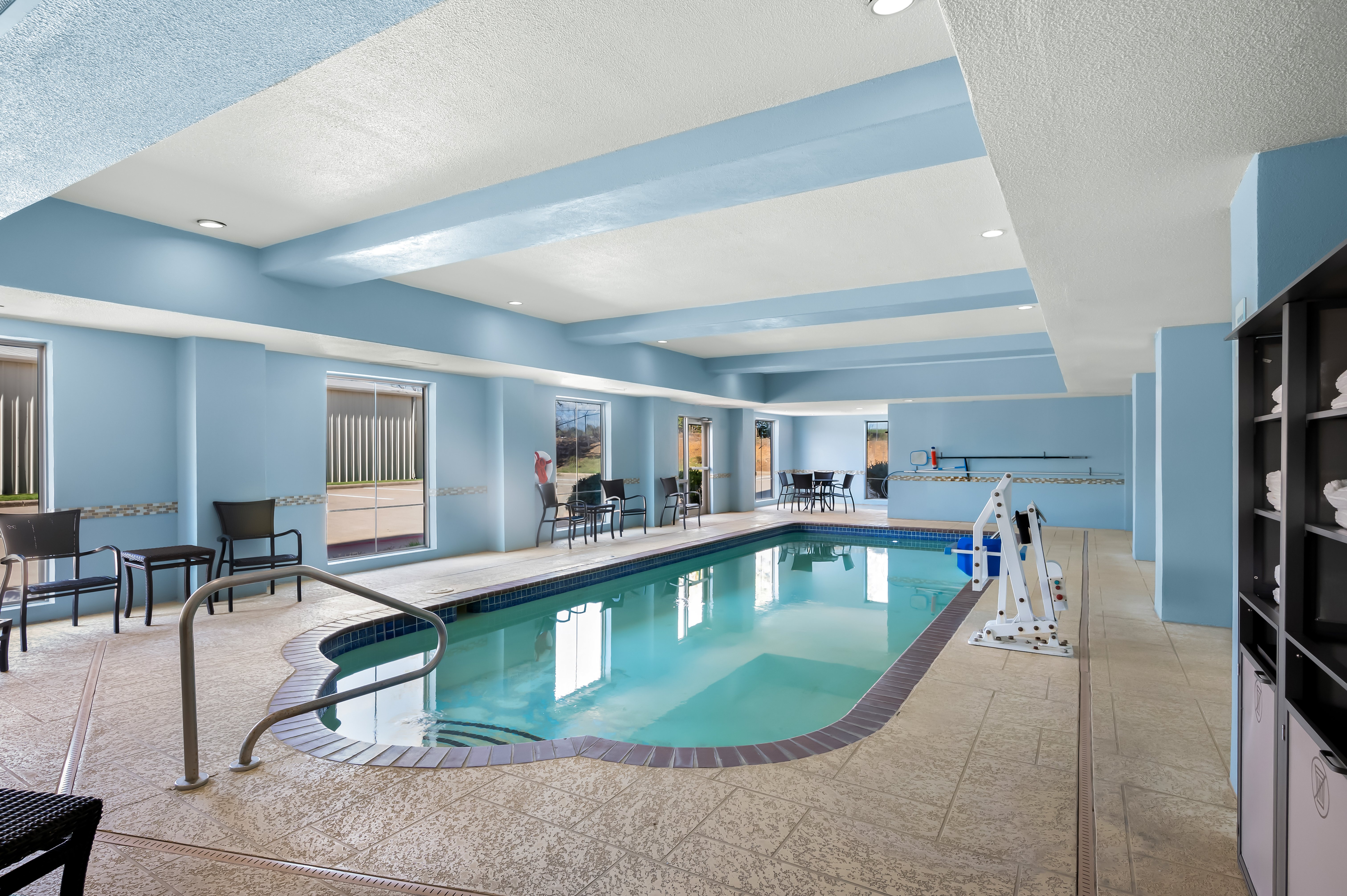 Holiday Inn Express Suites Morrilton 30/53