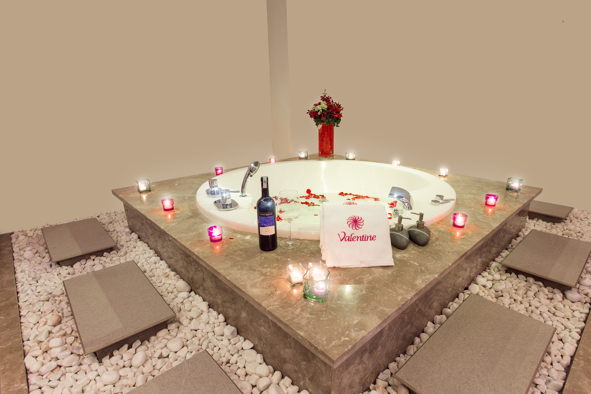Valentine Hotel 7/36