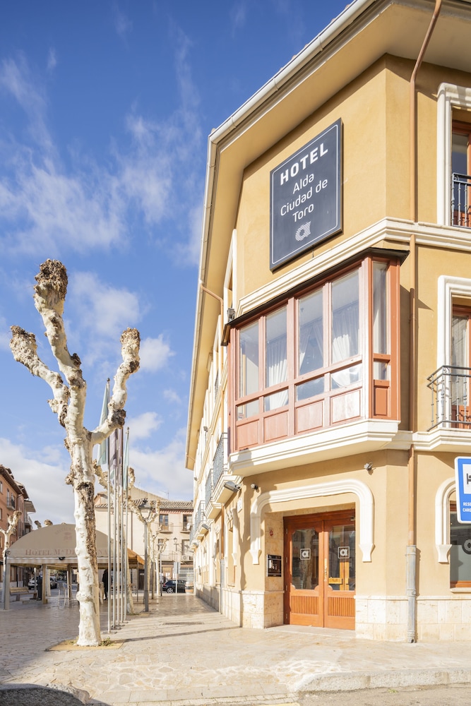 Hotel Maria de Molina 1/50