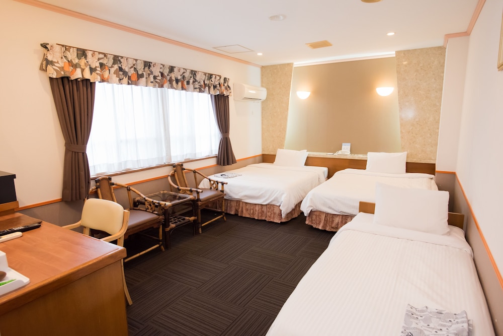 Crown Hotel Okinawa 28/75