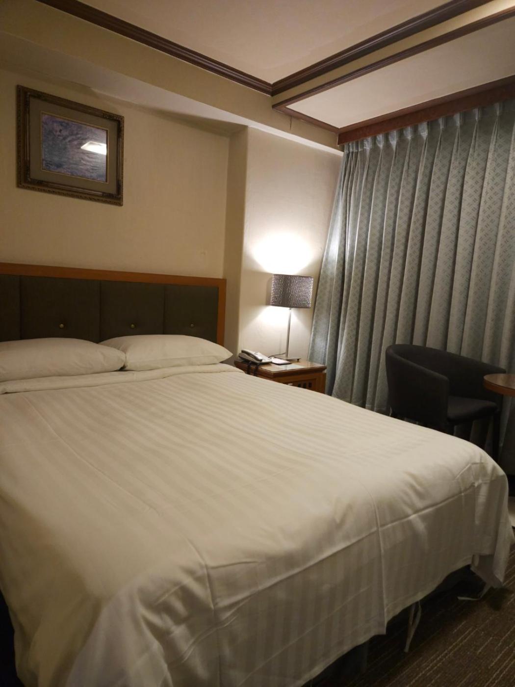 ROOM, DOUBLE BED