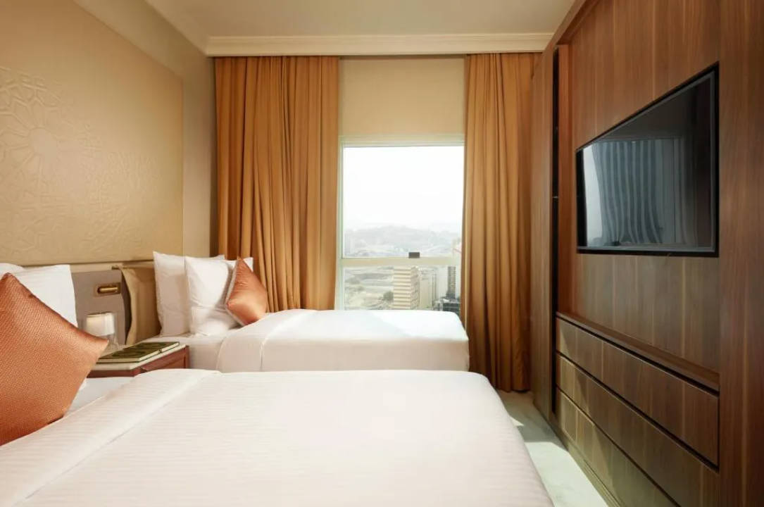 DELUXE, TWIN BEDS