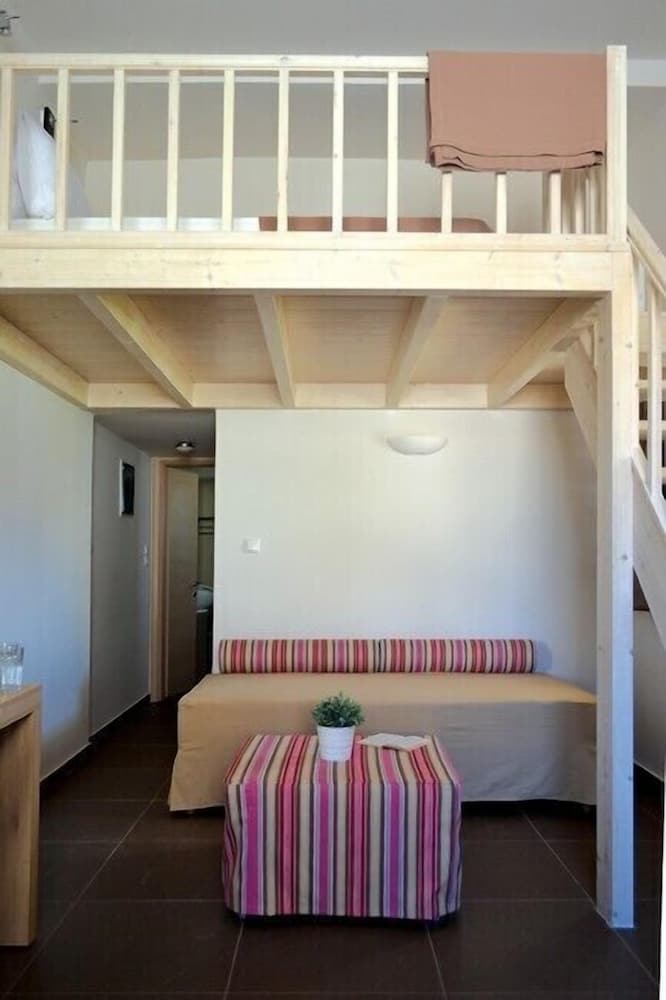 Xanthippi Hotel Apartments 3/42