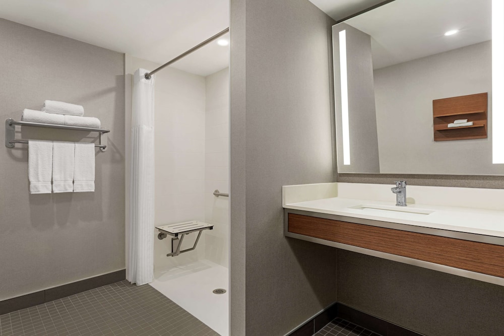 Hilton Garden Inn Kitchener-Cambridge 10/43