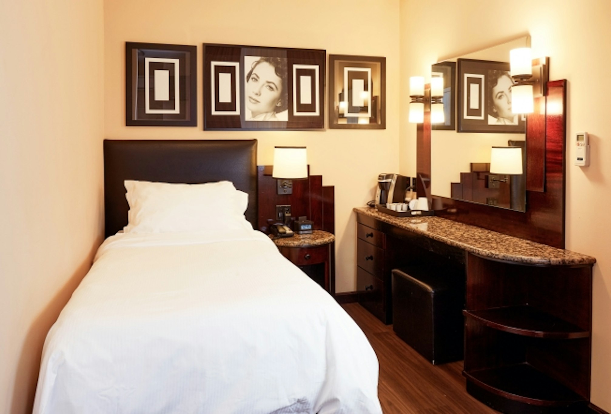 Washington Square Hotel 14/15