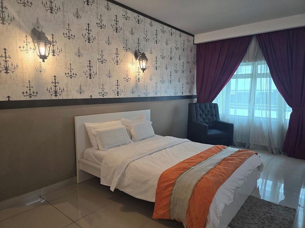 SUPERIOR, QUEEN BED
