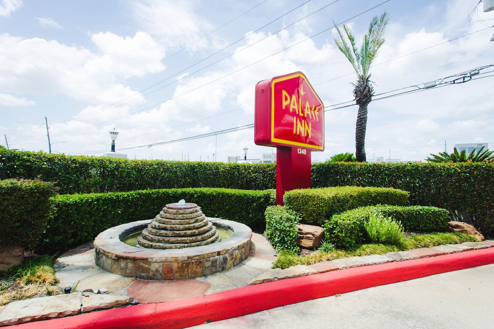 Palace Inn 1-10 West & Beltway 8 22/23