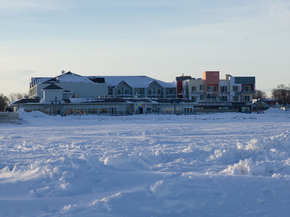 Lakeview Gimli Resort 35/36