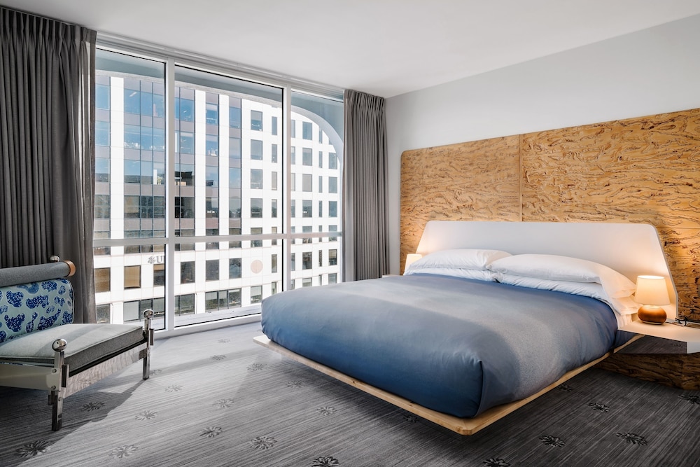 ROOM, KING BED