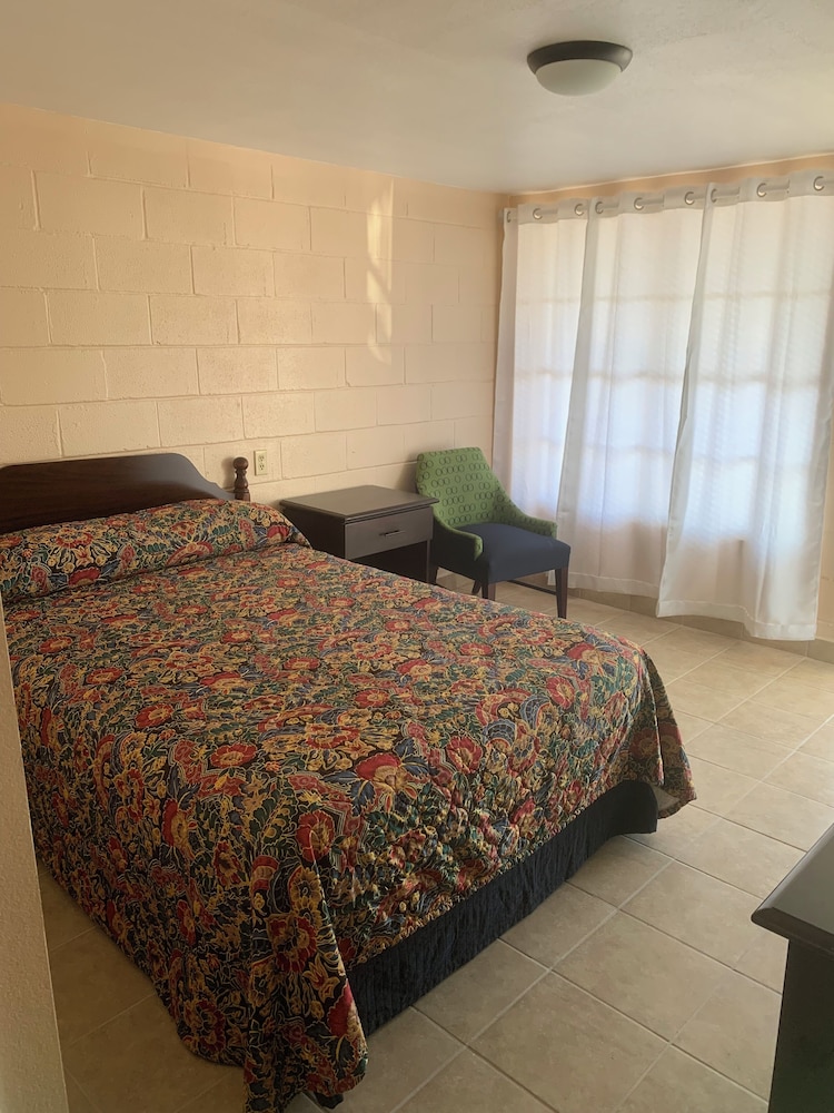 Loma Alta Motel 11/22