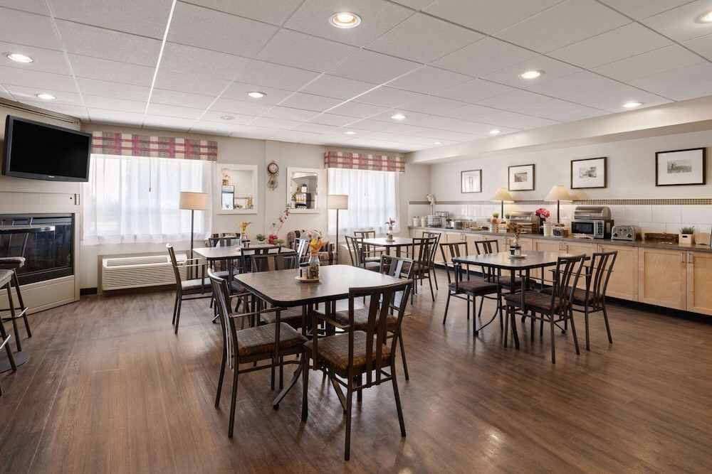 Travelodge by Wyndham Fort McMurray 36/49