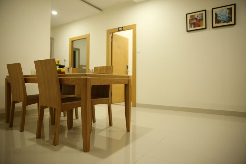MG Iris Hotel 19/21
