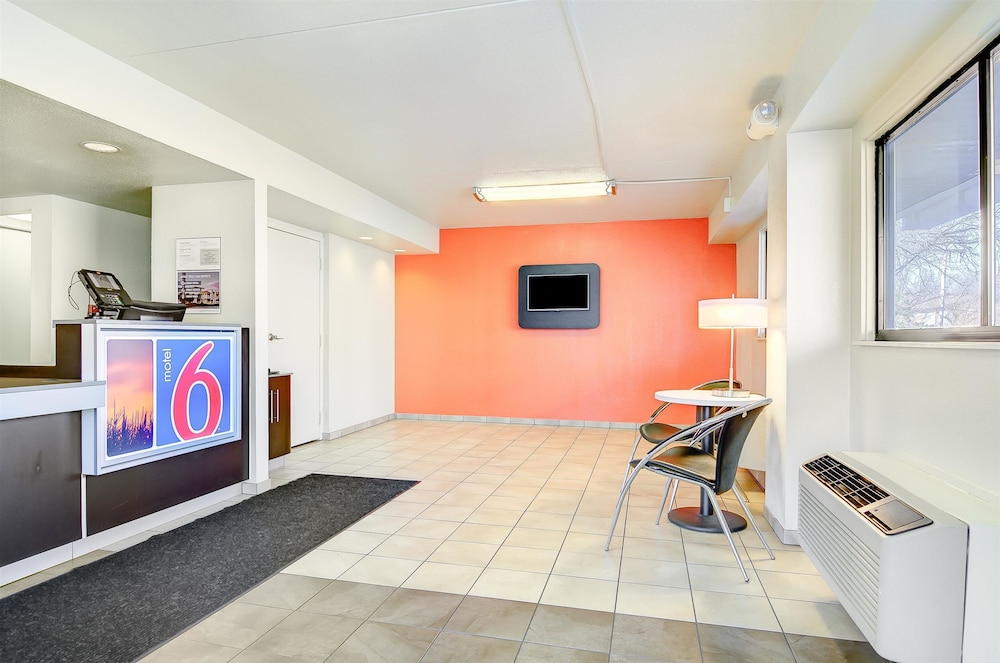 Motel6 Springfield, MO - North 42/56