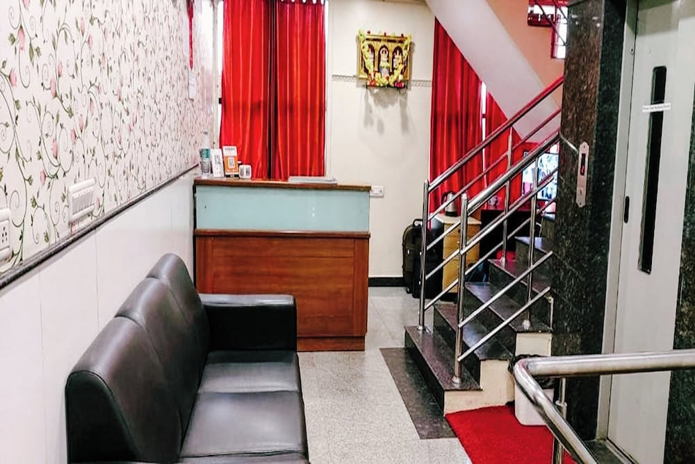 Oyo 12083 Hotel Champion Inn 6/25