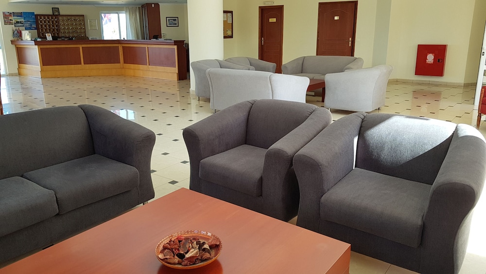 Sunny Bay Hotel 44/67