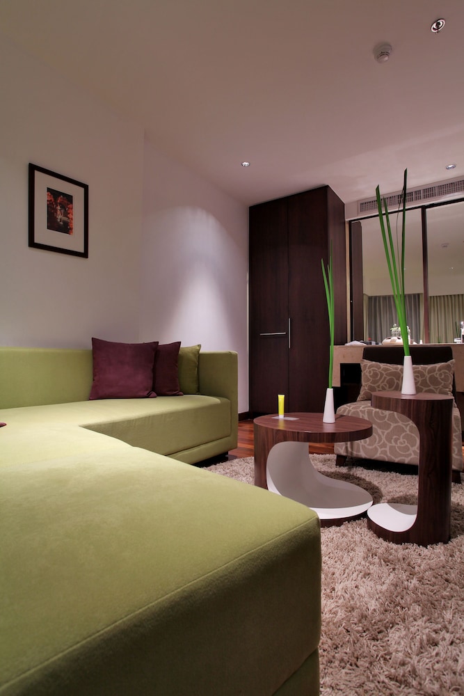Lit Bangkok Hotel 87/107