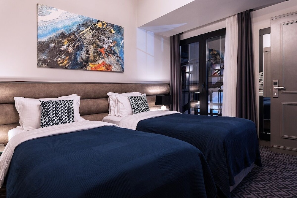STANDARD, TWIN BEDS, NO WINDOW