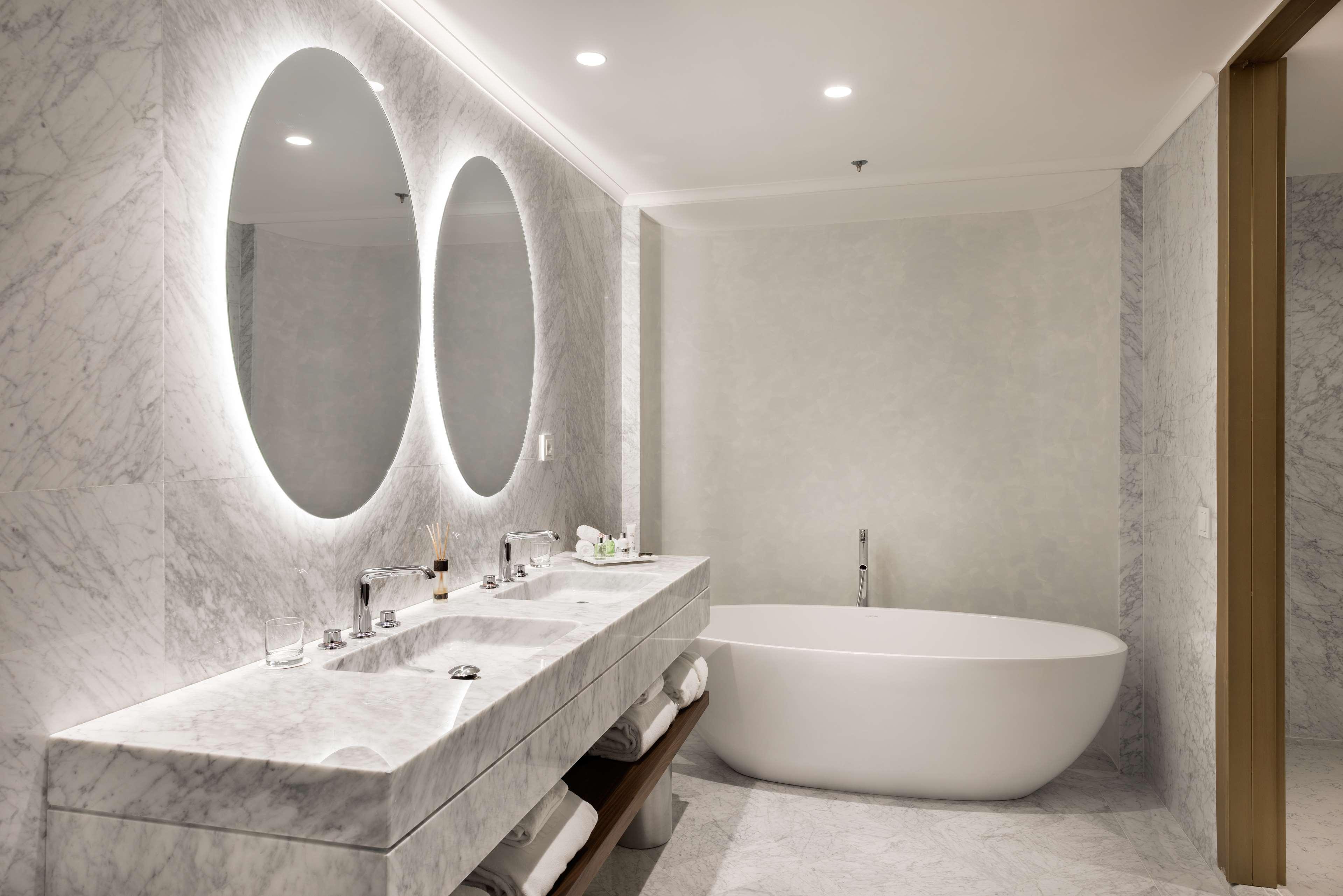 Vip, Junior Suite, with View, Terrace، NH Collection Madrid Eurobuilding 9/10