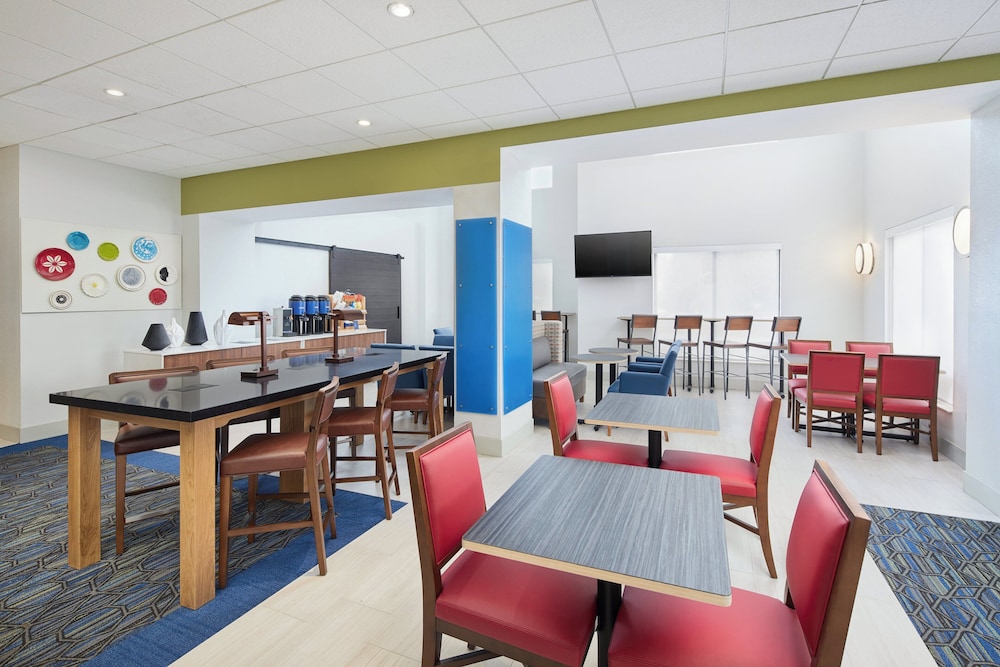 Holiday Inn Express Hotel & Suites Port Richey 44/63