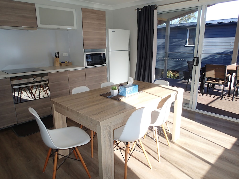 DUNGOWAN HOLIDAY ACCOMODATION 54/75