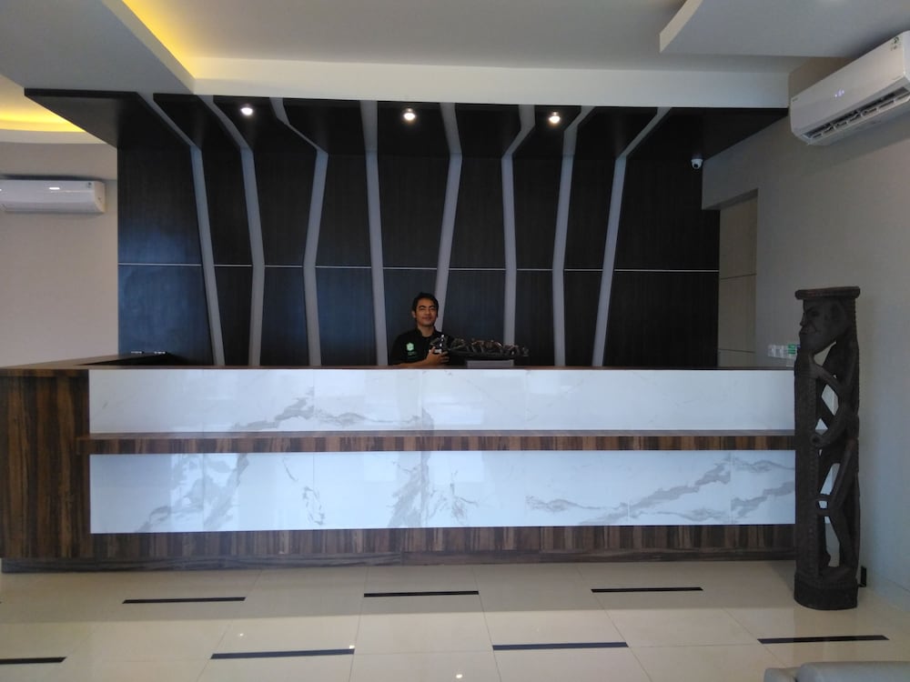 Emerald Hotel 7/59
