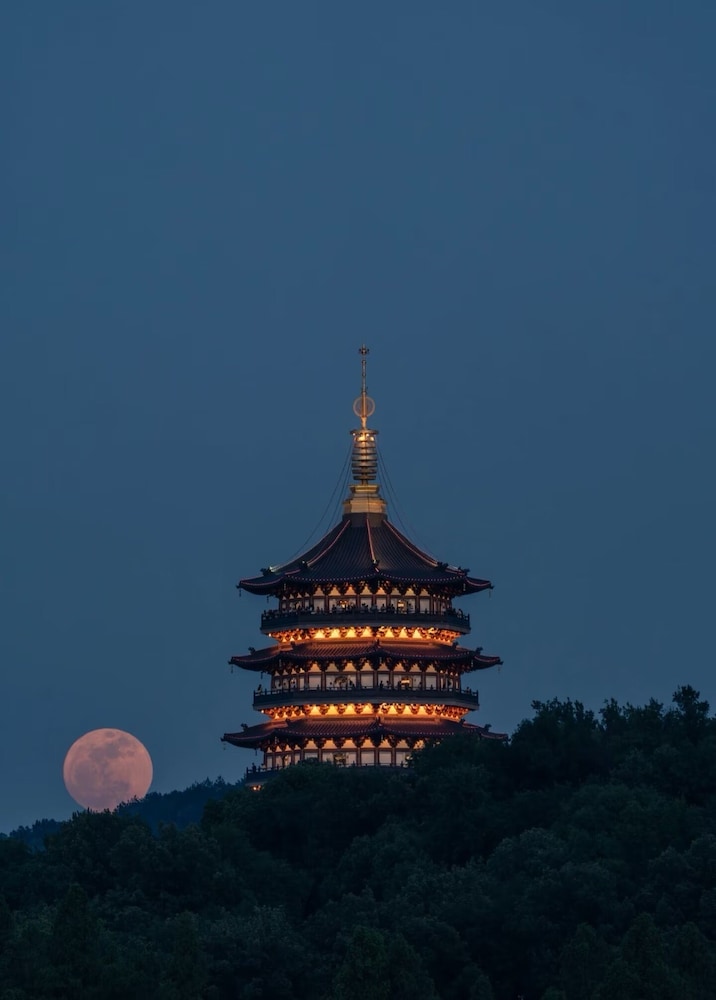 Nostalgia Hotel (West lake Hangzhou) in HANGZHOU