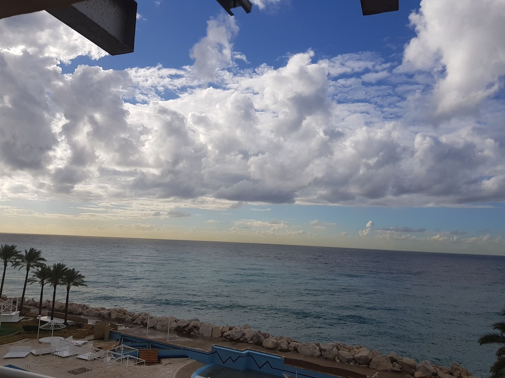Four Seasons Halat 33/50