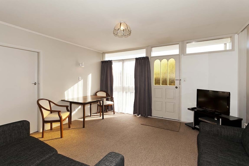 MERIVALE COURT MOTEL 21/30