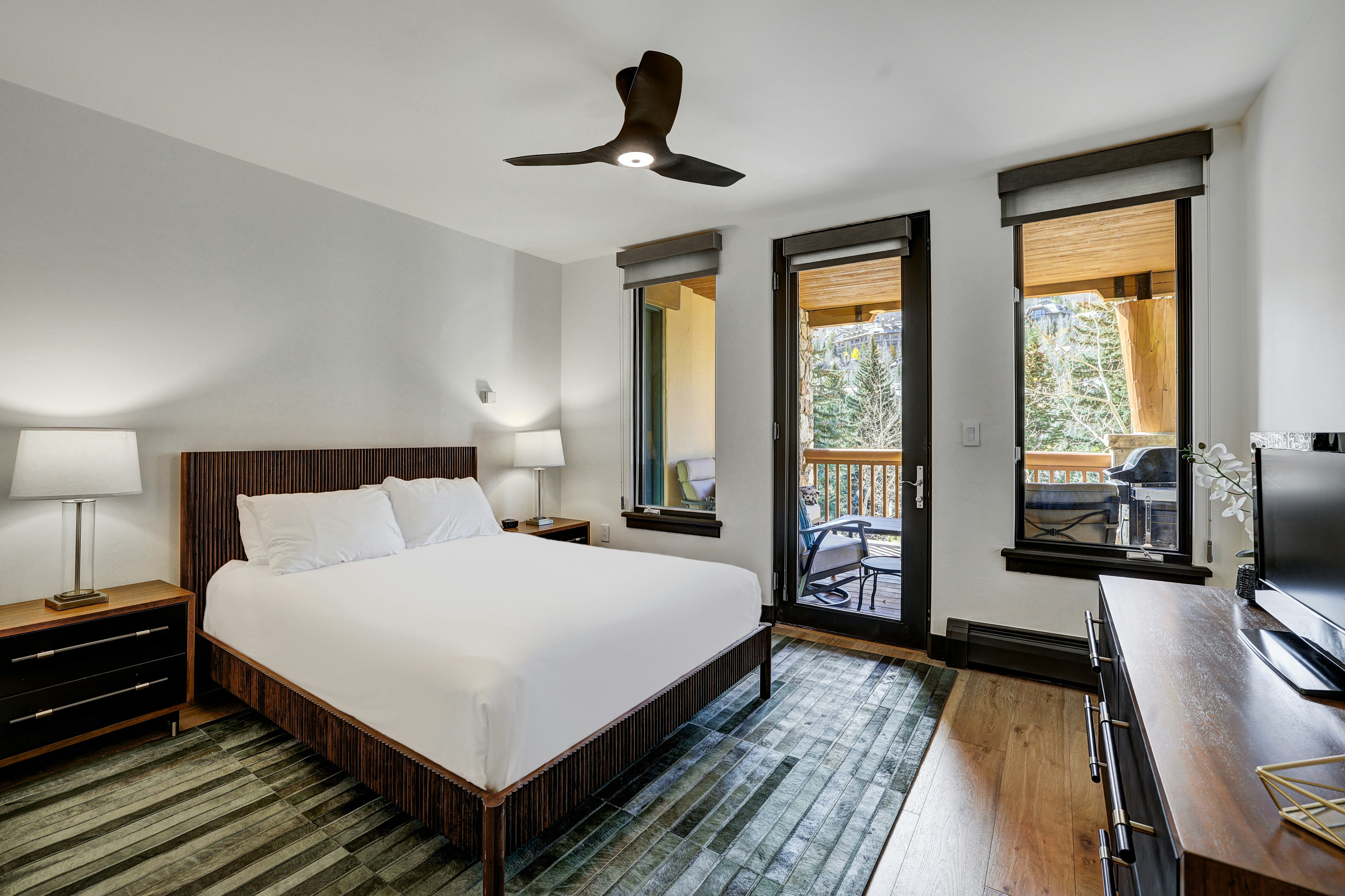 3 Bedrooms, Condominium, Premium