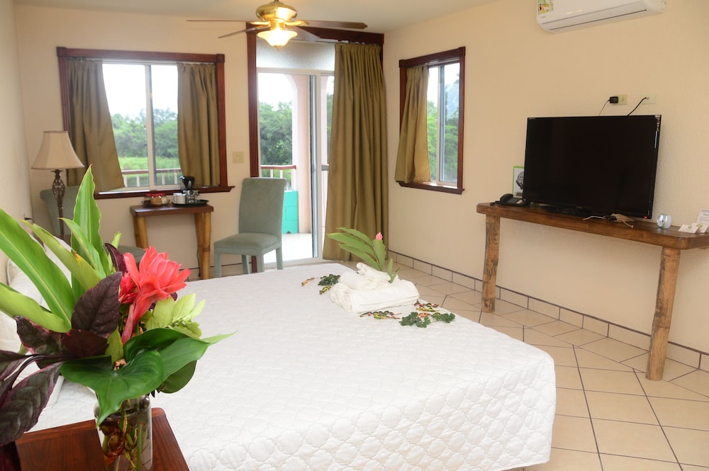 LAMANAI LANDINGS HOTEL AND MARINA 62/76