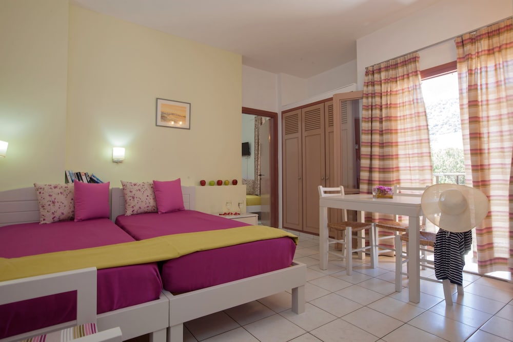 Latania Studios & Apartments 15/40