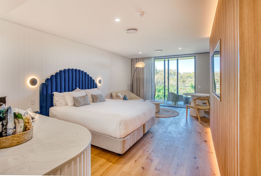 Superior, Studio, King Bed, Sunset View