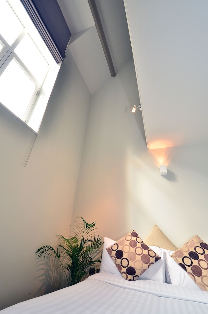 Arch Hotel 22/48