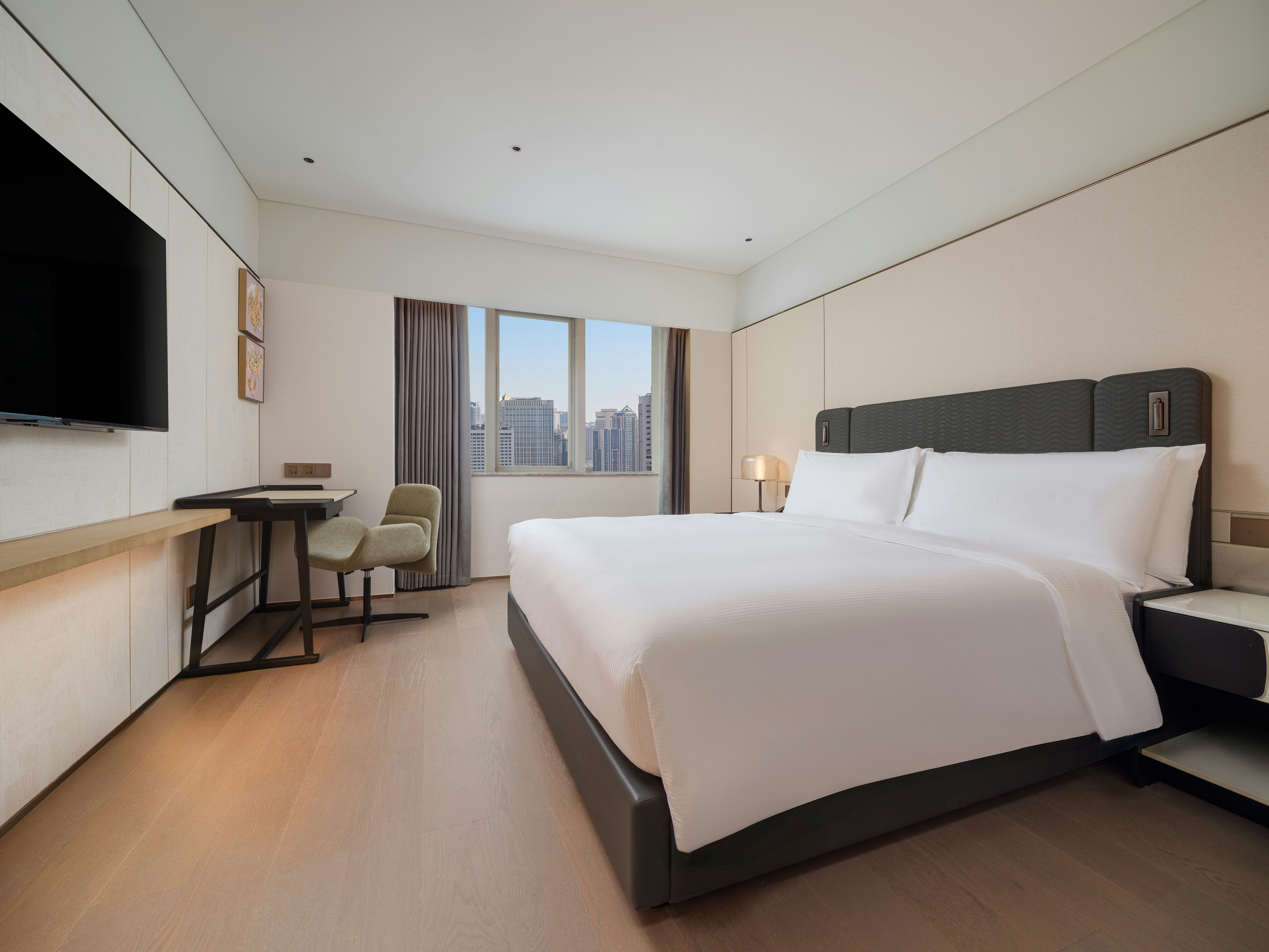 GUEST ROOM, KING BED